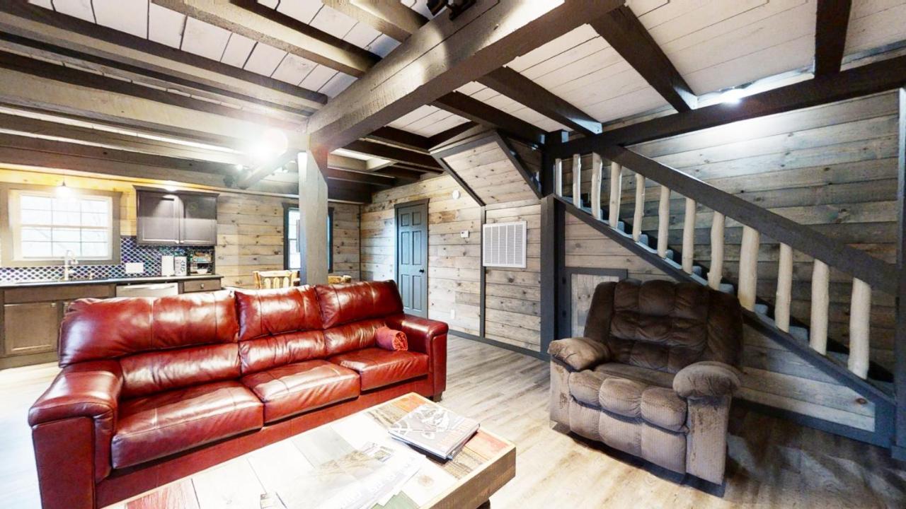 Bigfoots Hideaway Cabin ガトリンバーグ エクステリア 写真