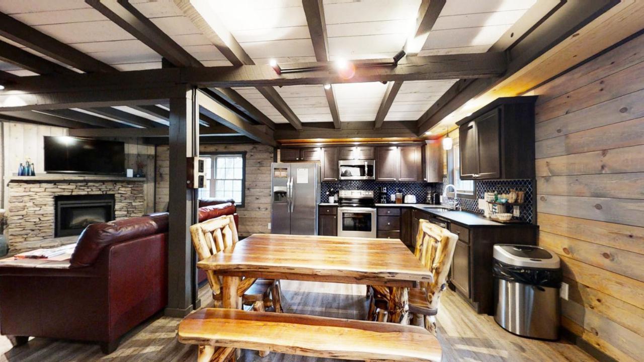 Bigfoots Hideaway Cabin ガトリンバーグ エクステリア 写真