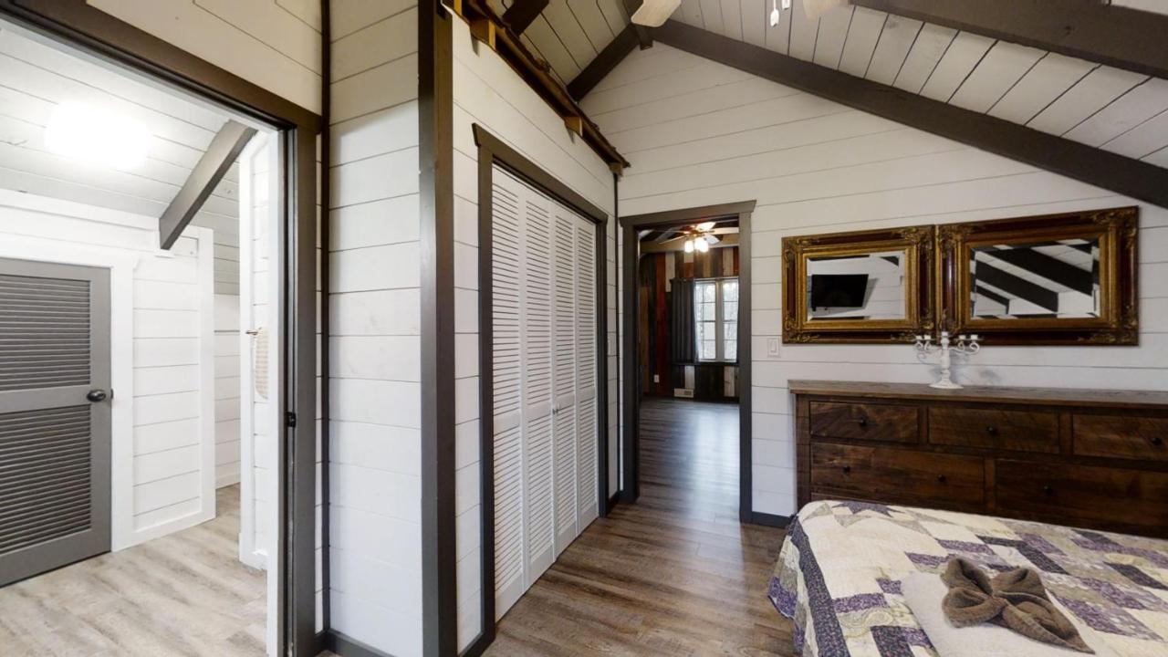 Bigfoots Hideaway Cabin ガトリンバーグ エクステリア 写真