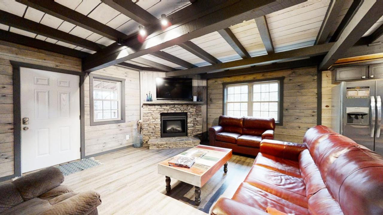 Bigfoots Hideaway Cabin ガトリンバーグ エクステリア 写真