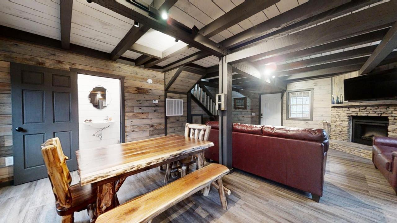 Bigfoots Hideaway Cabin ガトリンバーグ エクステリア 写真