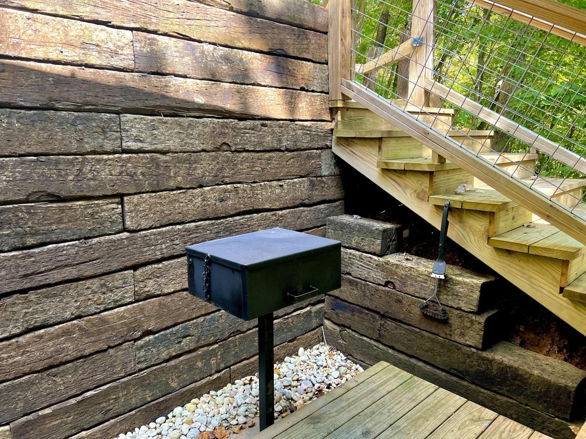 Bigfoots Hideaway Cabin ガトリンバーグ エクステリア 写真